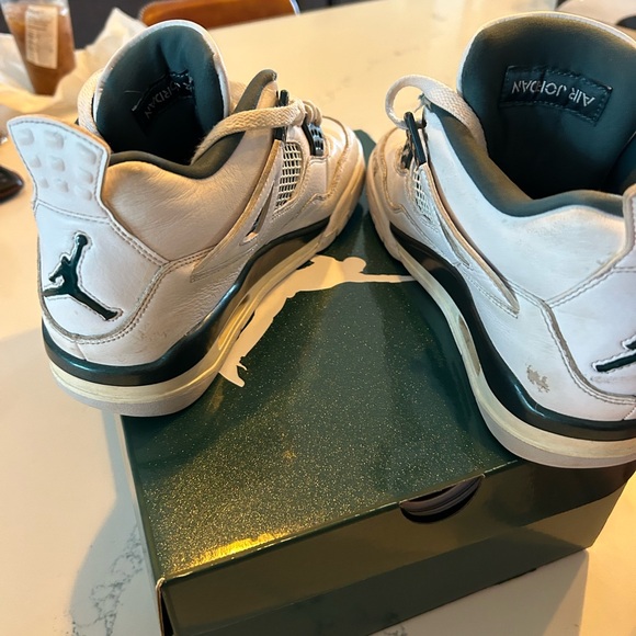 Jordon 4, White and Dark Green High-Top Athletic Shoes